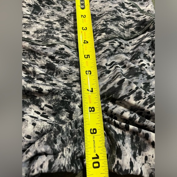 Lululemon leggings size 2 - Picture 6 of 7